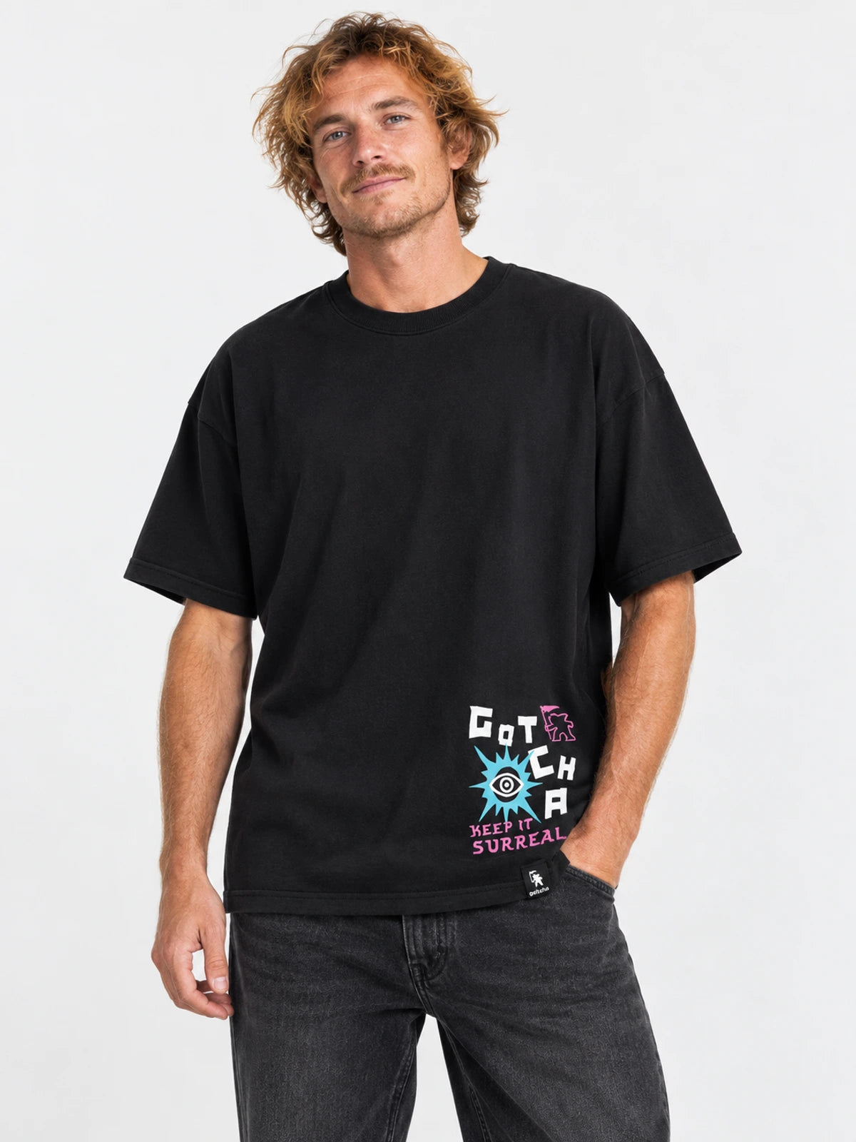 Remera Gotcha Surreal Oversize Negro — vista principal