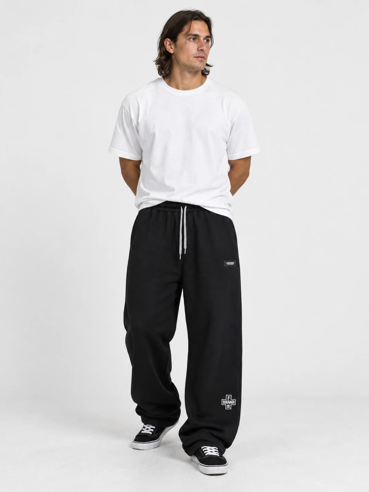 Pantalon Buzo Familyarg x Brand & Co Duncan Suerpants Negro — vista principal